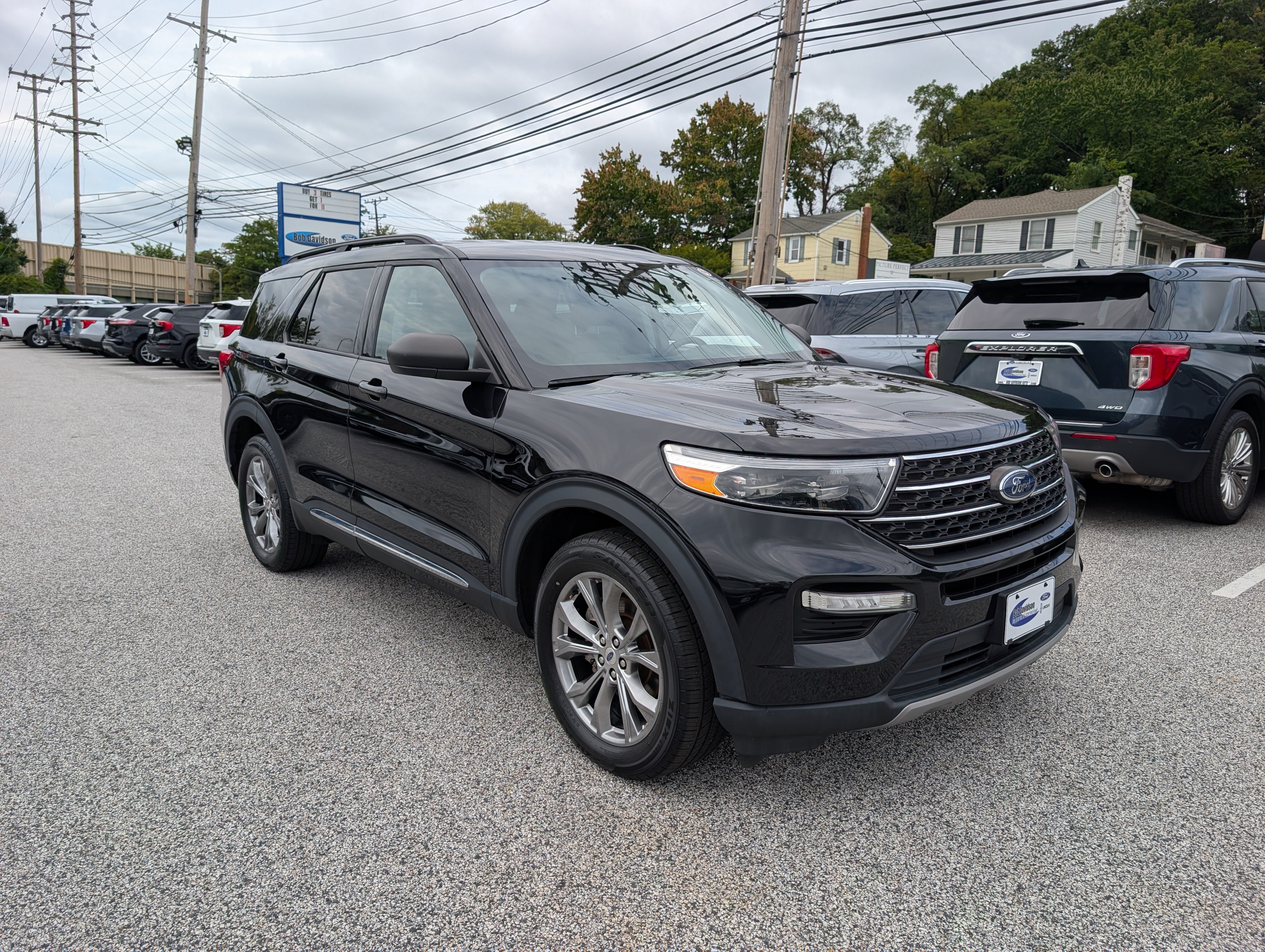 Certified 2022 Ford Explorer XLT w/ Equipment Group 202A AWD/4WD image 9