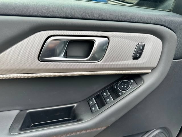 Certified 2025 Ford Explorer Active w/ Active Comfort Package AWD/4WD image 29