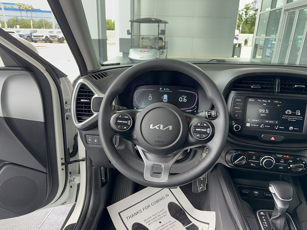 Used 2025 Kia Soul LX w/ LX Technology Package FWD image 29