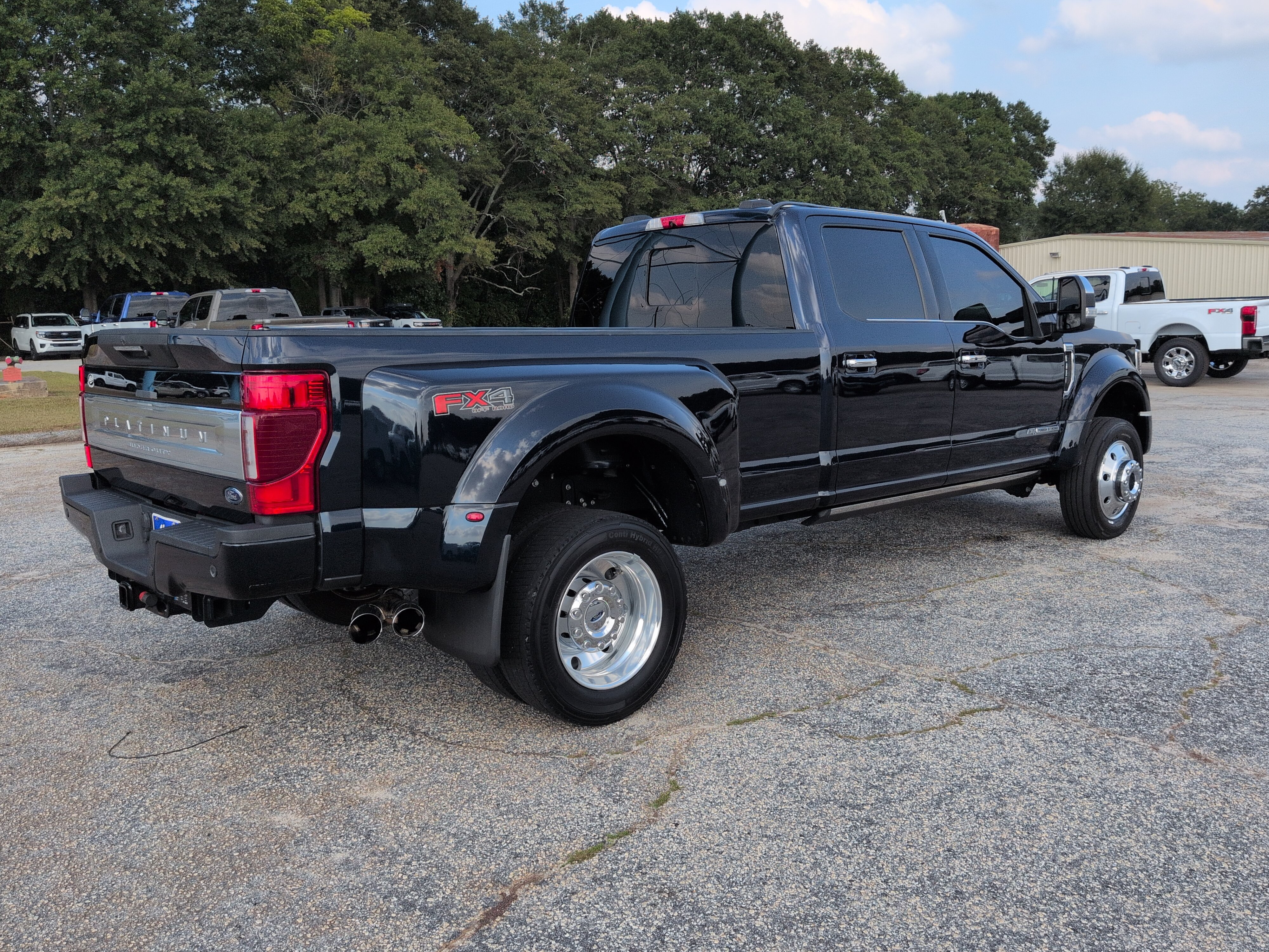 Certified 2022 Ford F450 Platinum w/ FX4 Off-Road Package AWD/4WD image 3