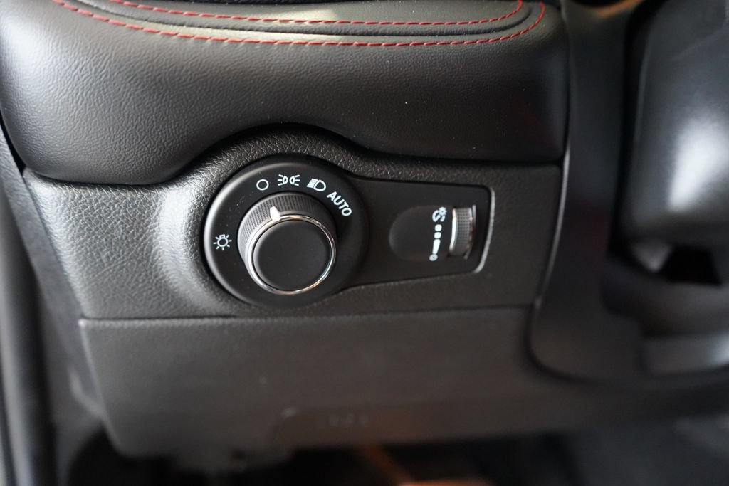 Used 2024 Dodge Durango GT RWD image 31