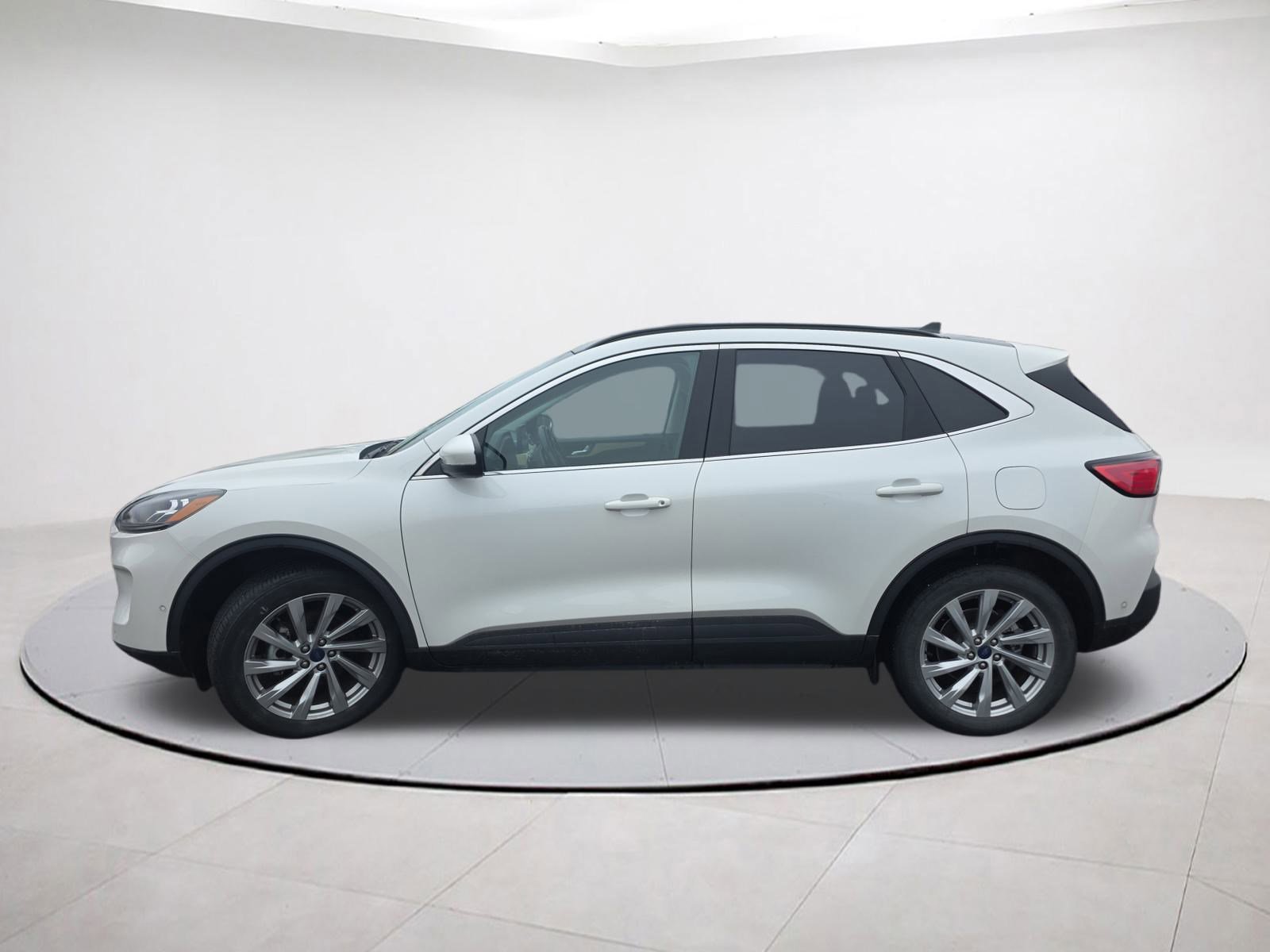 Certified 2022 Ford Escape Titanium w/ Titanium Elite Package image 2