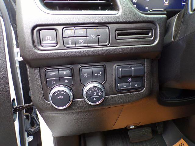 Used 2024 GMC Yukon SLT w/ SLT Luxury Package AWD/4WD image 22