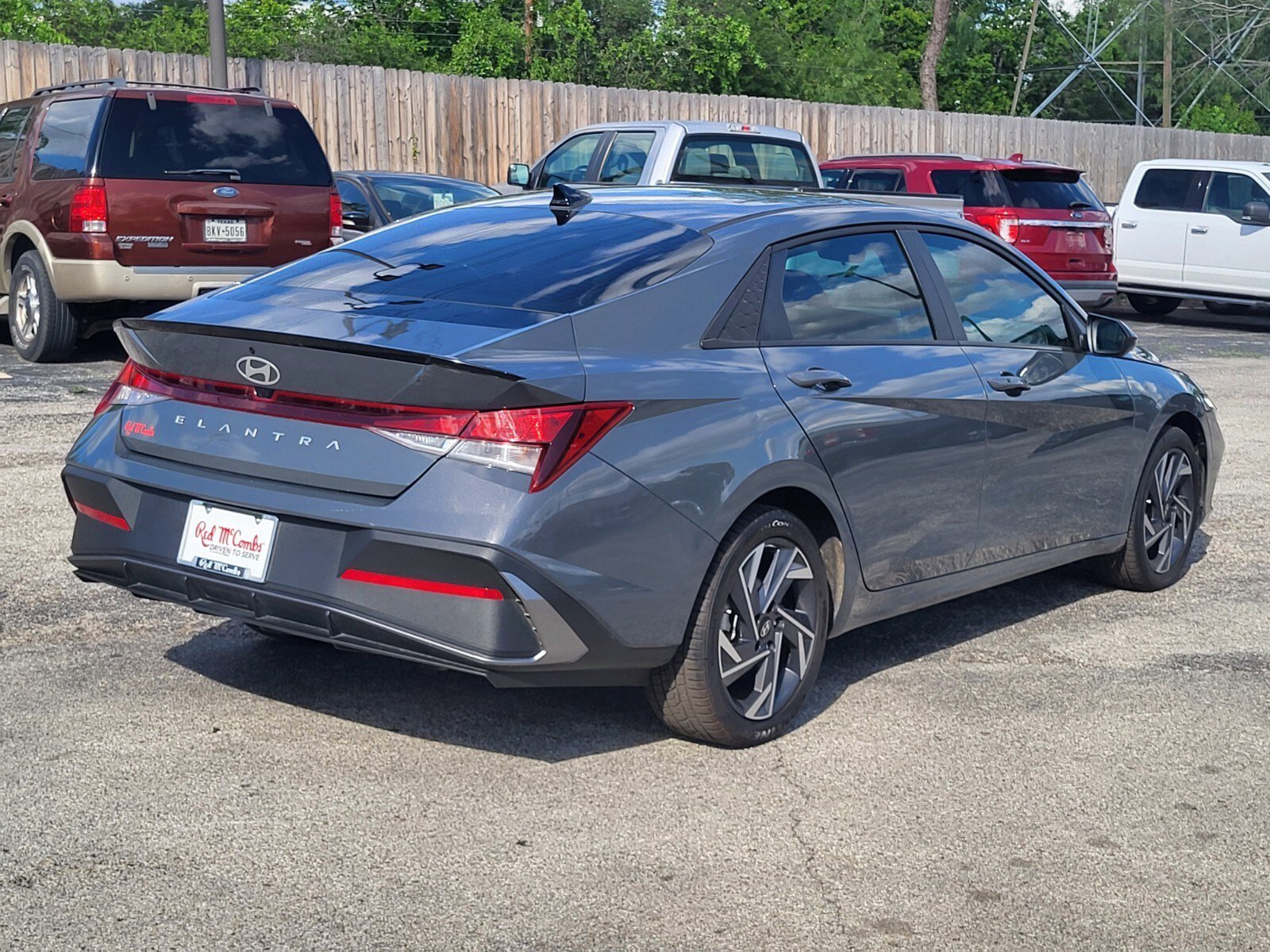Used 2025 Hyundai Elantra Sport FWD image 4