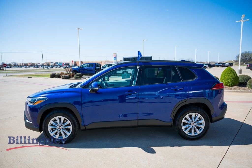 Used 2023 Toyota Corolla Cross LE image 4