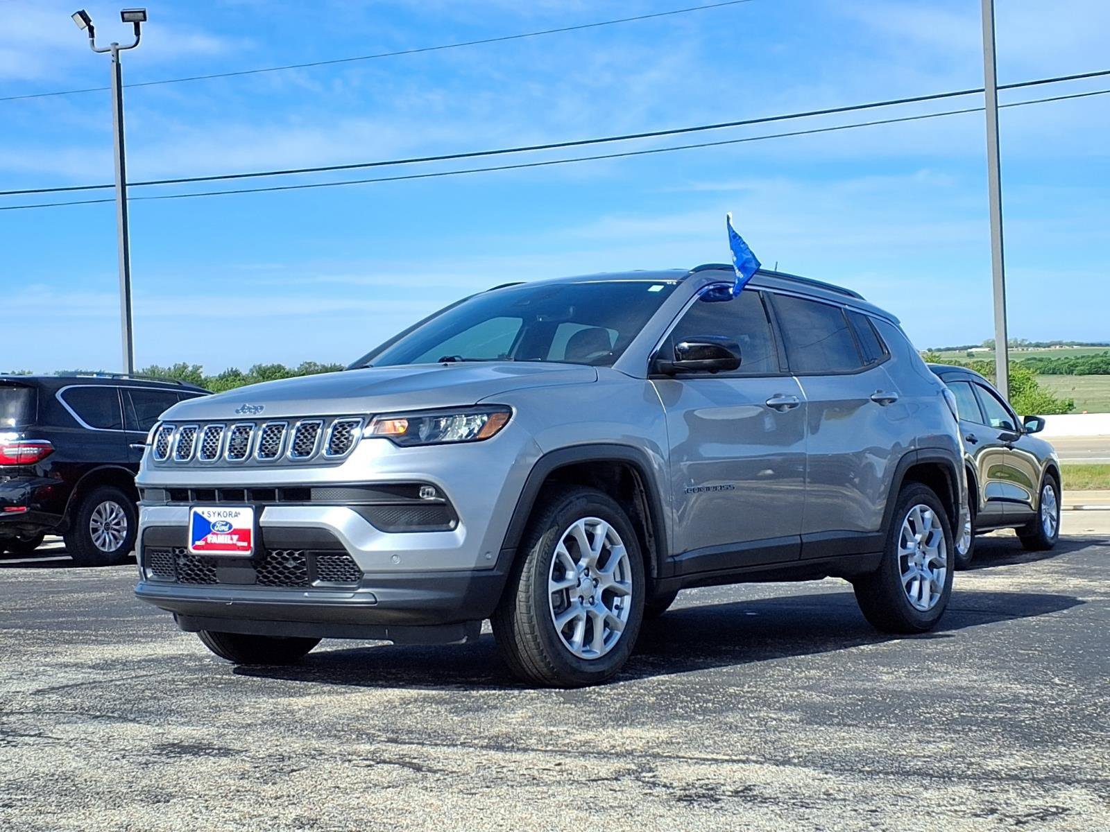 Used 2023 Jeep Compass Latitude image 5