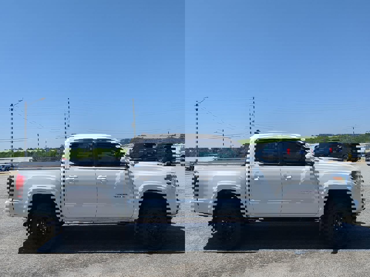 Used 2022 Toyota Tacoma SR5 w/ Technology Package RWD image 6