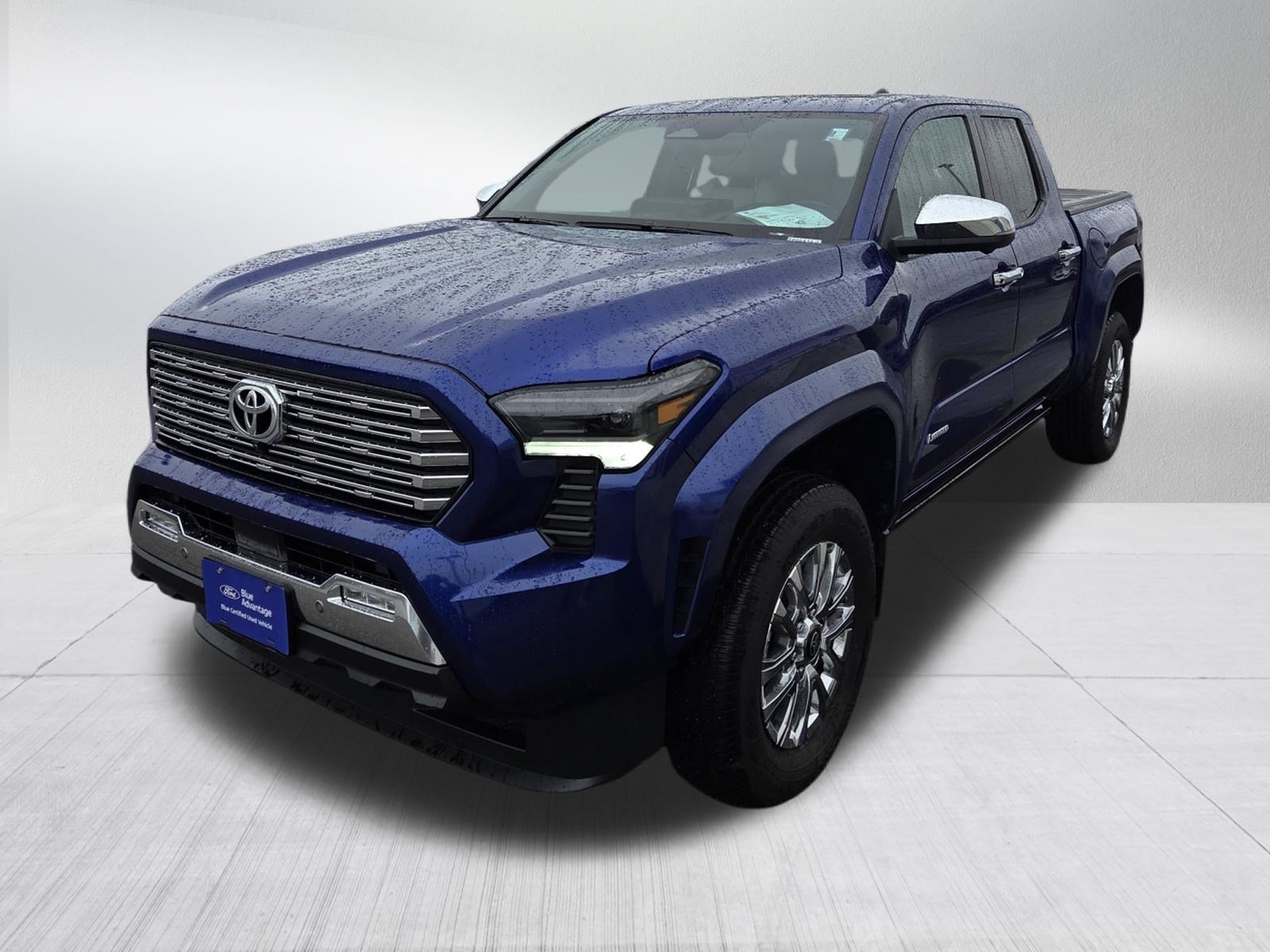 Used 2025 Toyota Tacoma Limited AWD/4WD image 3