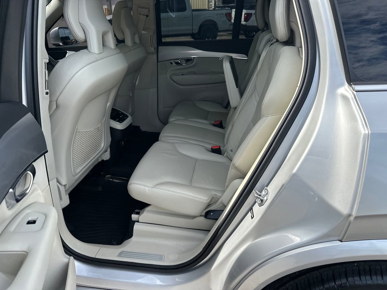 Used 2018 Volvo XC90 T5 Momentum w/ Convenience Package AWD/4WD image 21
