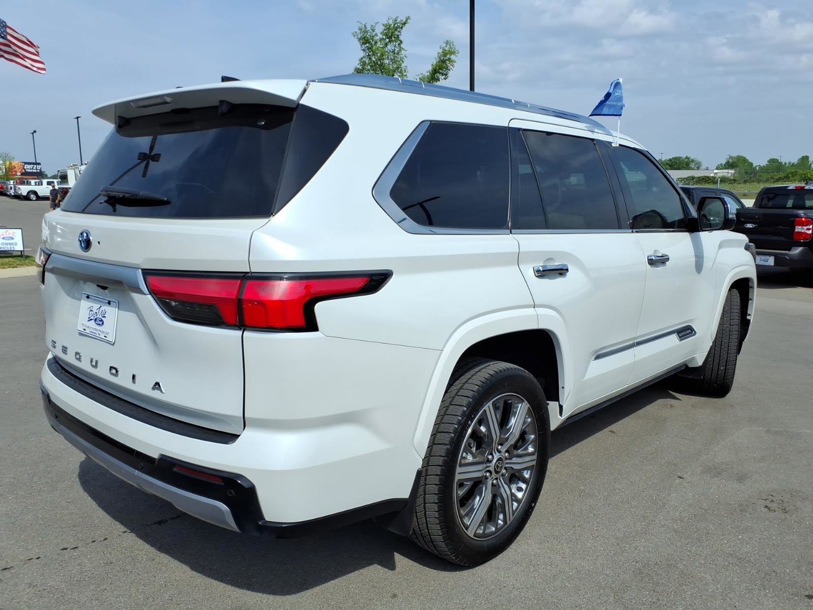 Used 2023 Toyota Sequoia Capstone AWD/4WD image 5