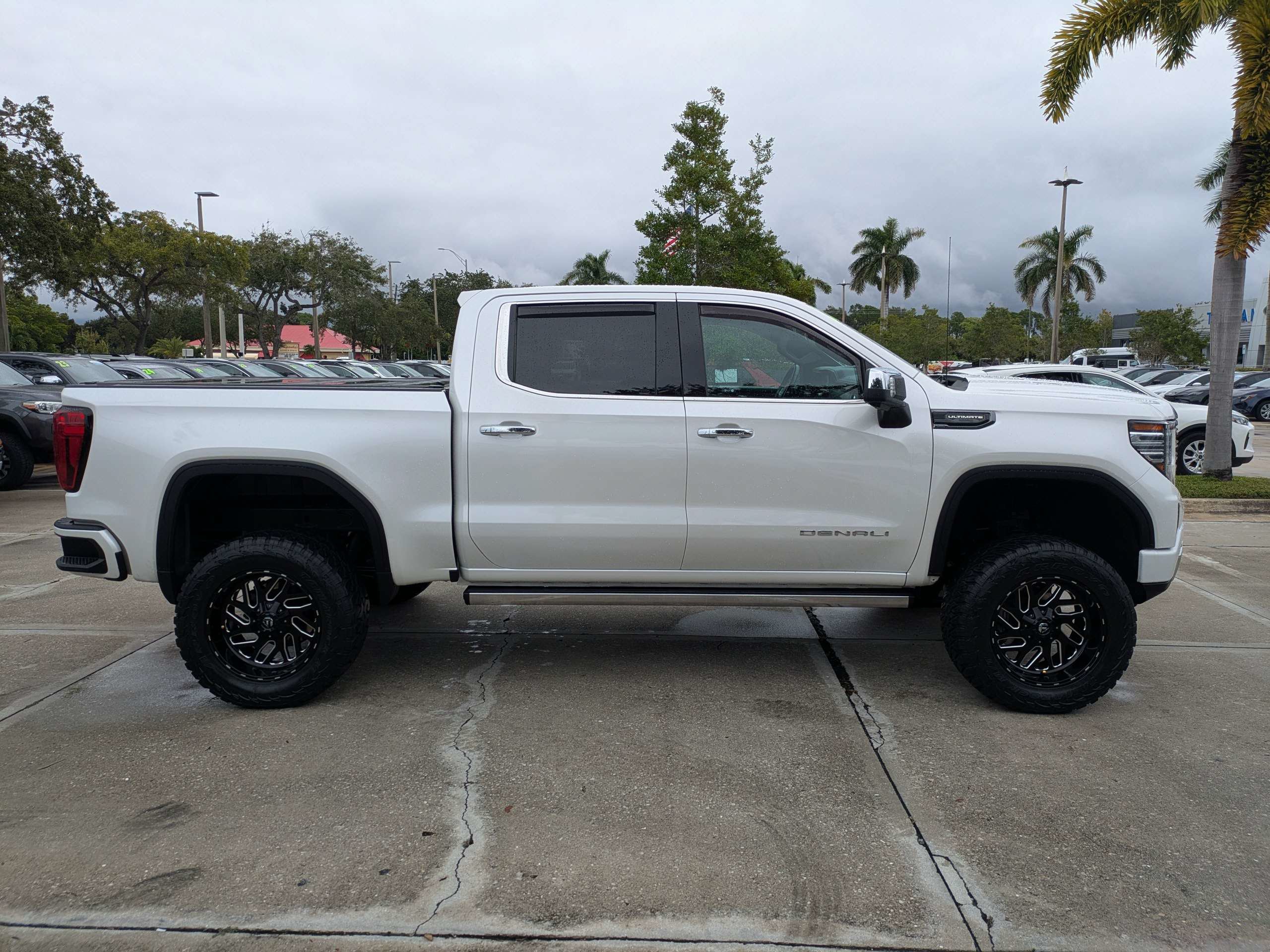 Used 2022 GMC Sierra 1500 Denali Ultimate AWD/4WD image 3