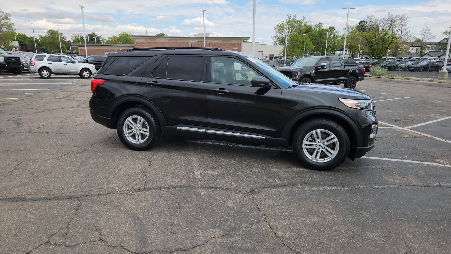 Certified 2023 Ford Explorer XLT w/ Equipment Group 202A AWD/4WD image 16