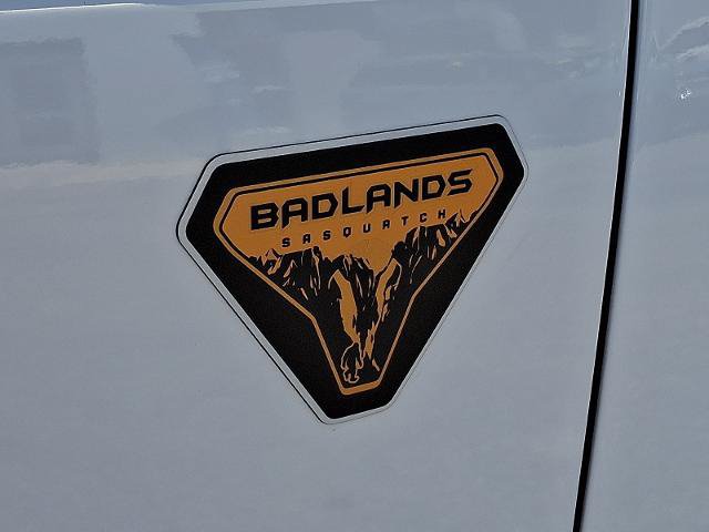 Certified 2022 Ford Bronco Badlands w/ Sasquatch Package AWD/4WD image 31
