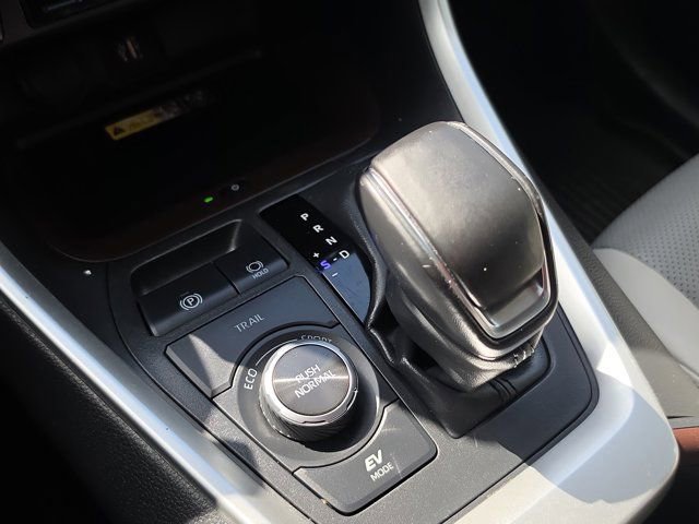 Used 2024 Toyota RAV4 Limited w/ Advanced Technology Package AWD/4WD image 28