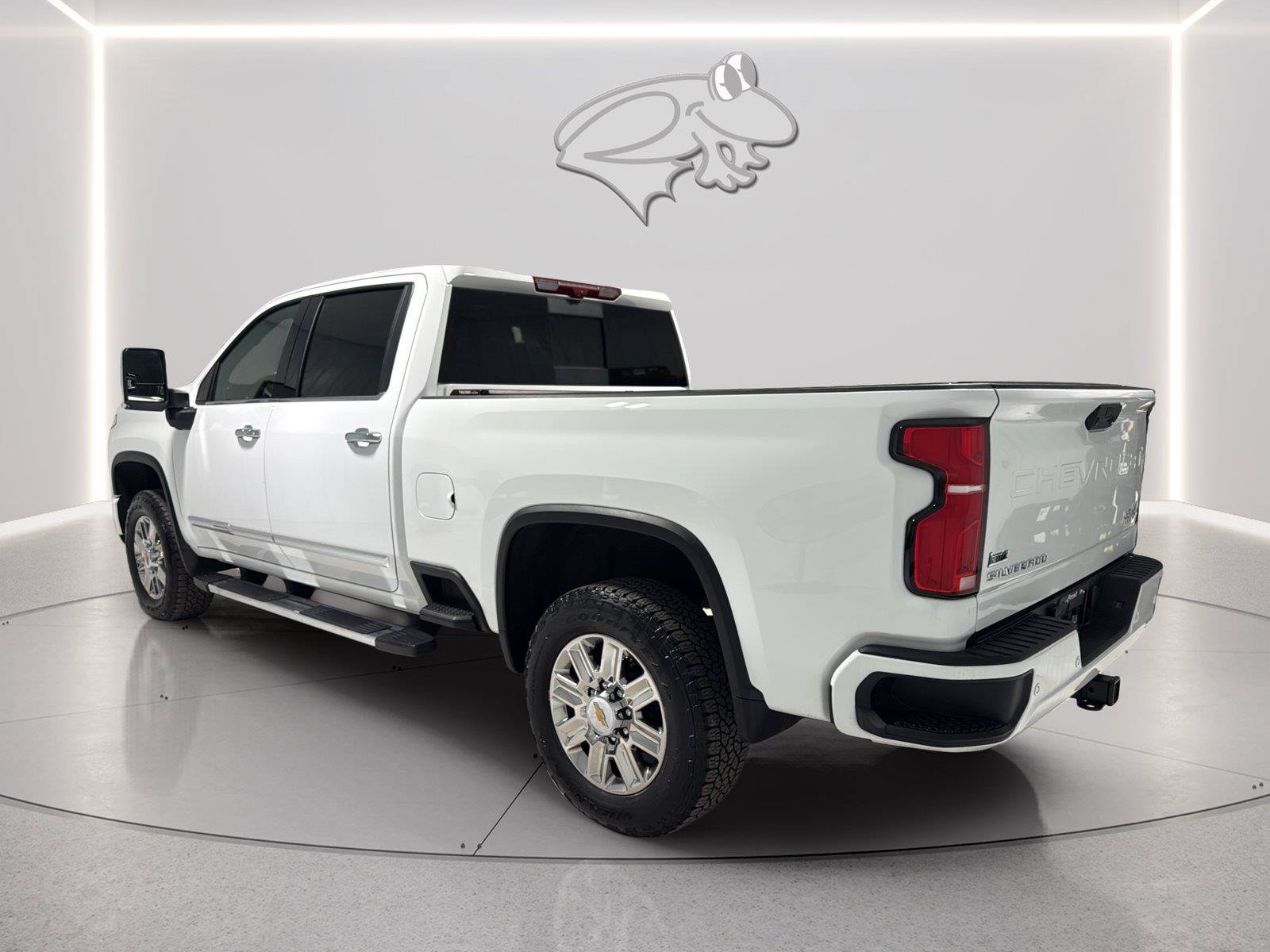 Used 2026 Chevrolet Silverado 2500 High Country w/ Technology Package AWD/4WD image 3