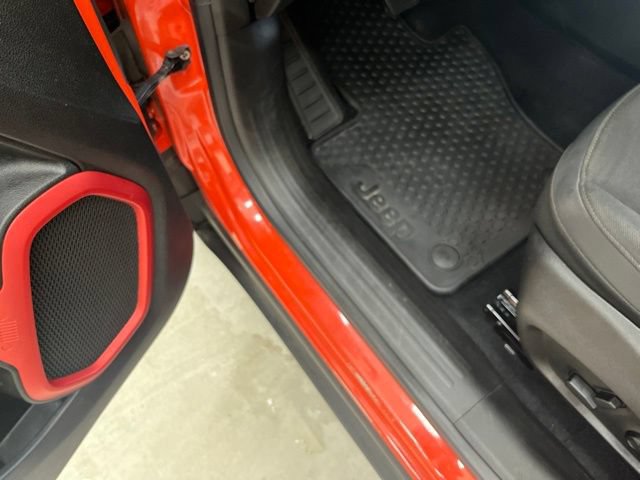 Used 2018 Jeep Renegade Trailhawk w/ UConnect 8.4 Nav Group AWD/4WD image 24