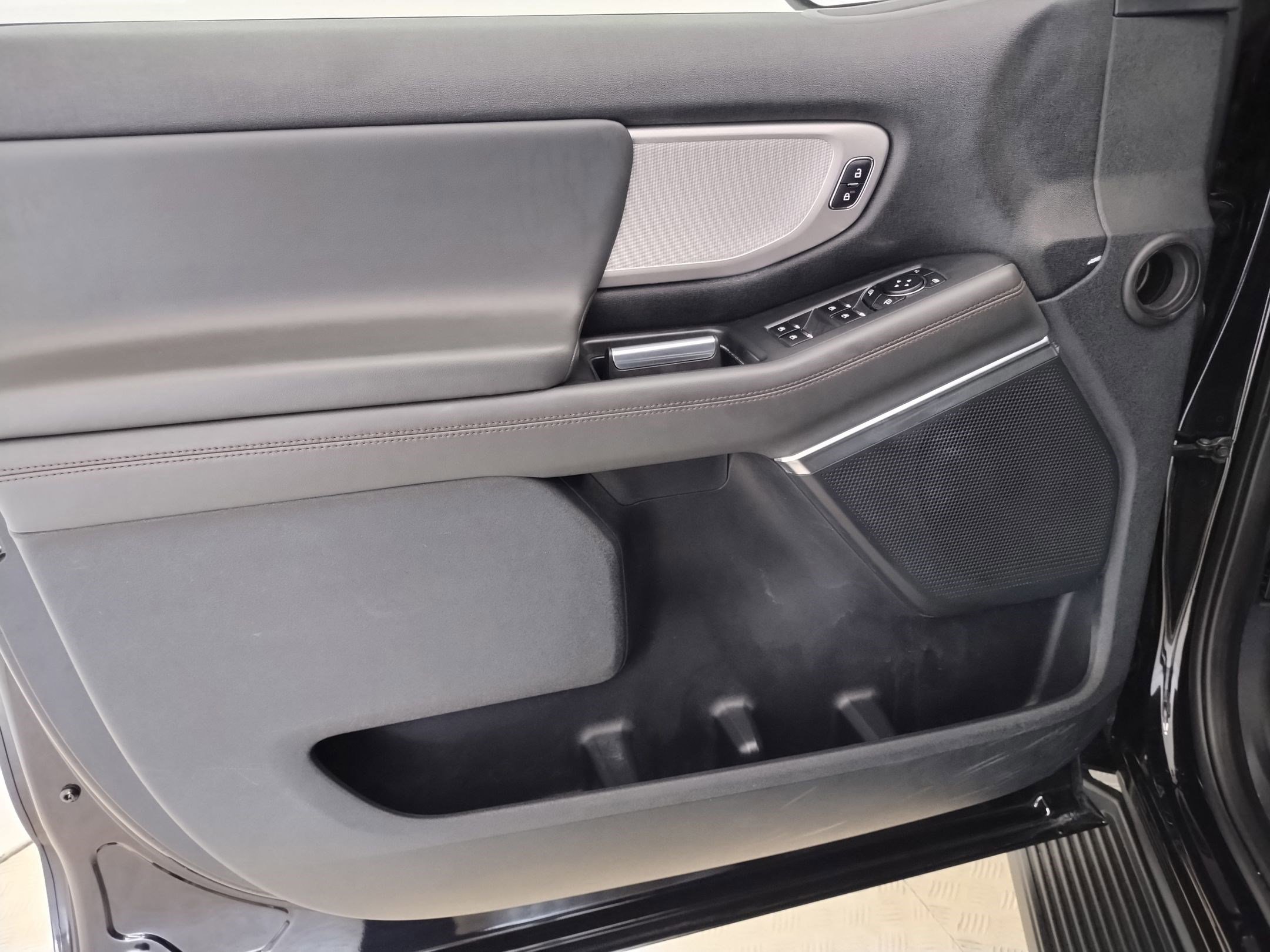 Certified 2025 Ford Expedition Active image 14