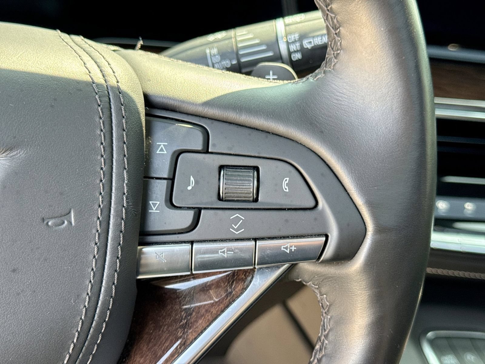 Used 2023 Cadillac Escalade Sport Platinum w/ LPO, ONYX Package AWD/4WD image 33