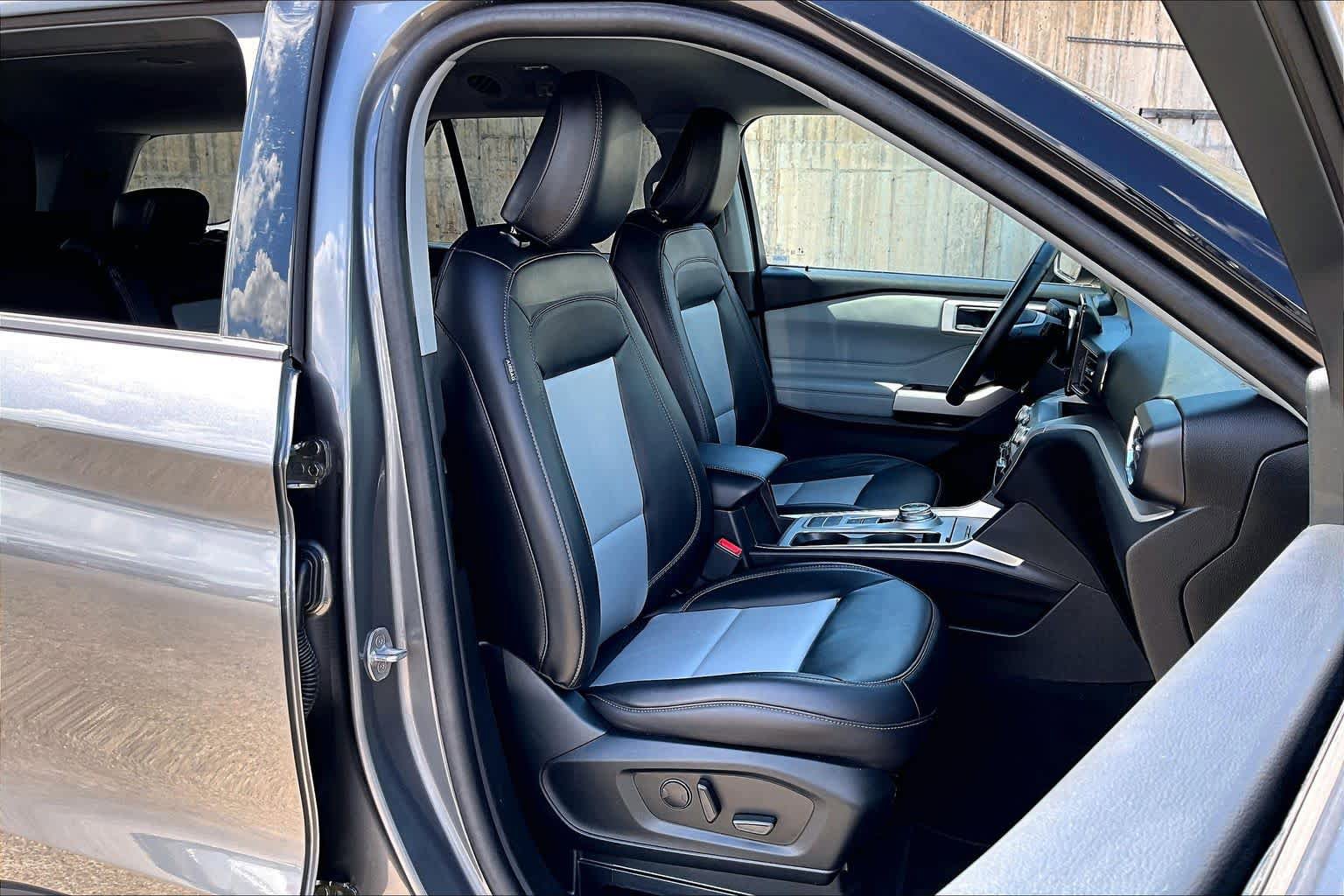 Certified 2023 Ford Explorer XLT w/ Equipment Group 202A RWD image 11