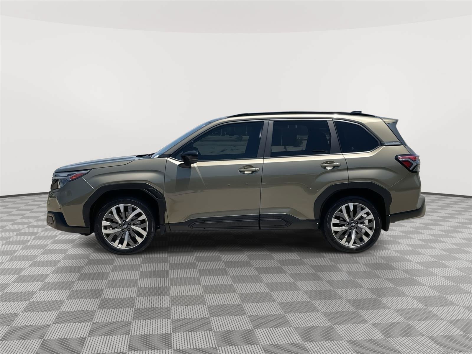 Used 2025 Subaru Forester Touring AWD/4WD image 2