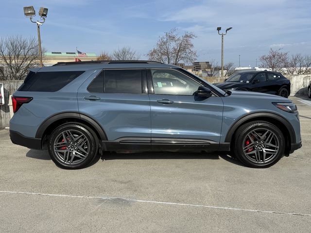 Certified 2025 Ford Explorer ST AWD/4WD image 7