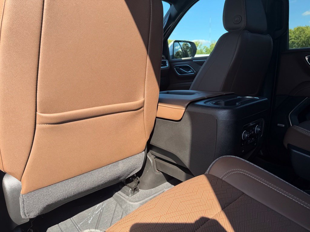 Used 2024 Chevrolet Tahoe High Country AWD/4WD image 18