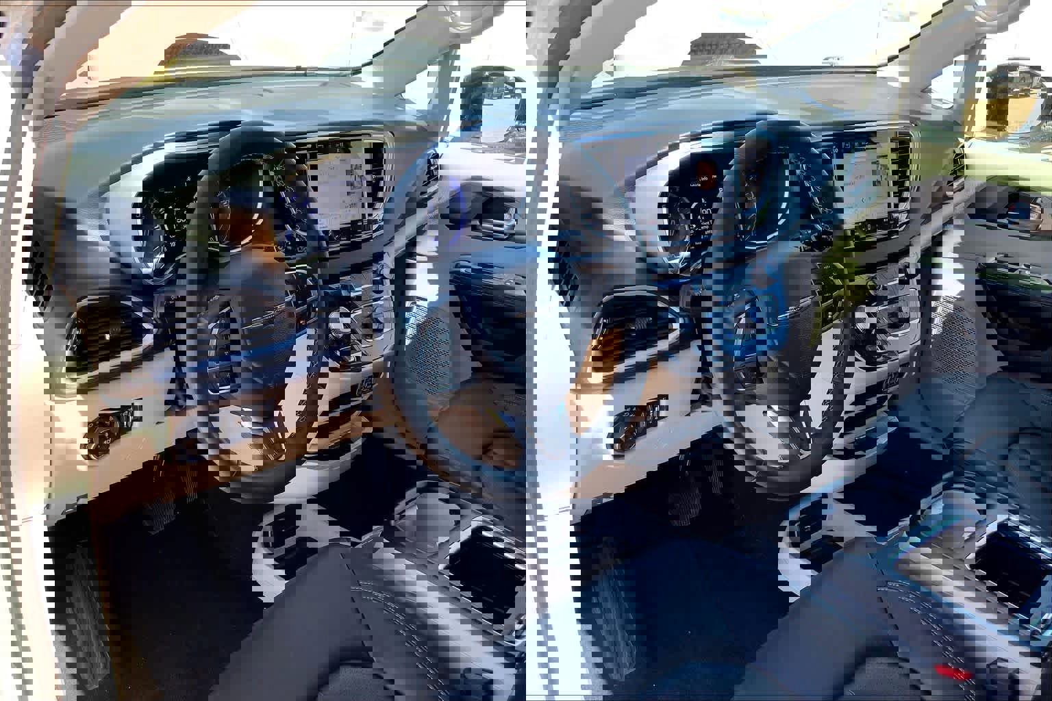 Used 2024 Chrysler Pacifica Touring-L image 18