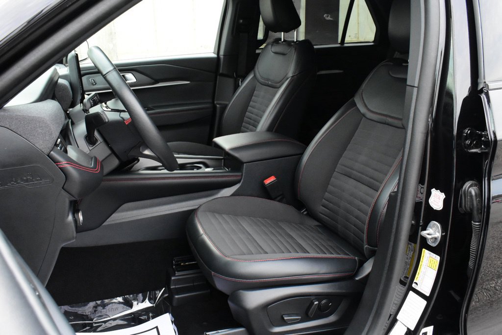 Certified 2025 Ford Explorer ST-Line w/ ST-Line Street Pack AWD/4WD image 9
