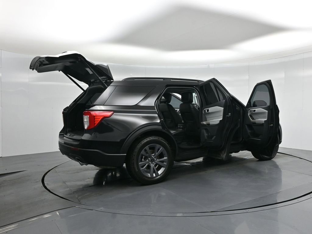 Certified 2023 Ford Explorer XLT w/ Equipment Group 202A image 6