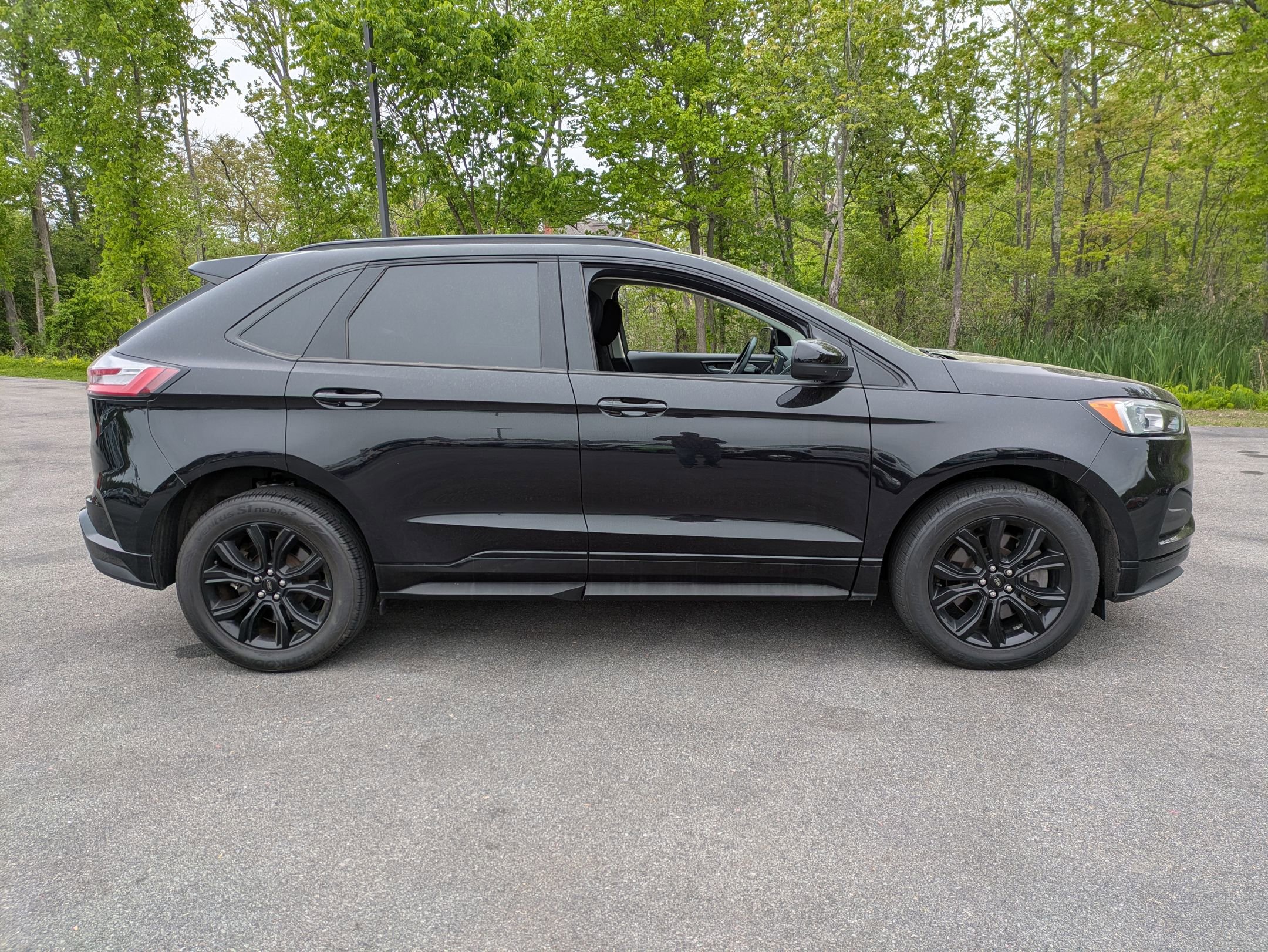 Certified 2022 Ford Edge SE w/ Black Appearance Package AWD/4WD image 2
