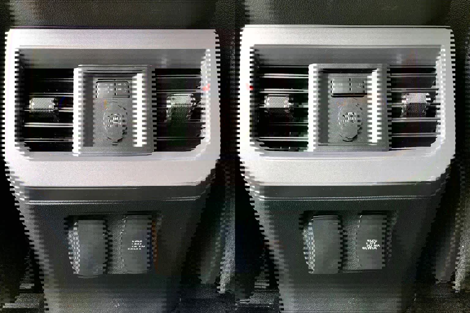 Certified 2024 Ford F250 Lariat w/ Sport Appearance Package image 33