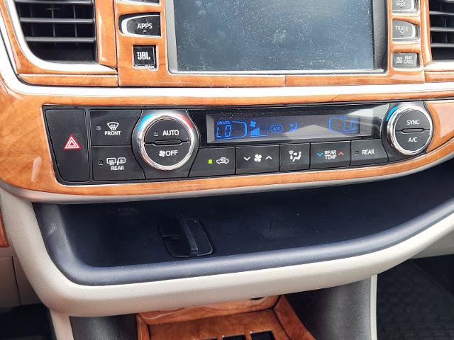 Used 2019 Toyota Highlander Limited Platinum FWD image 18