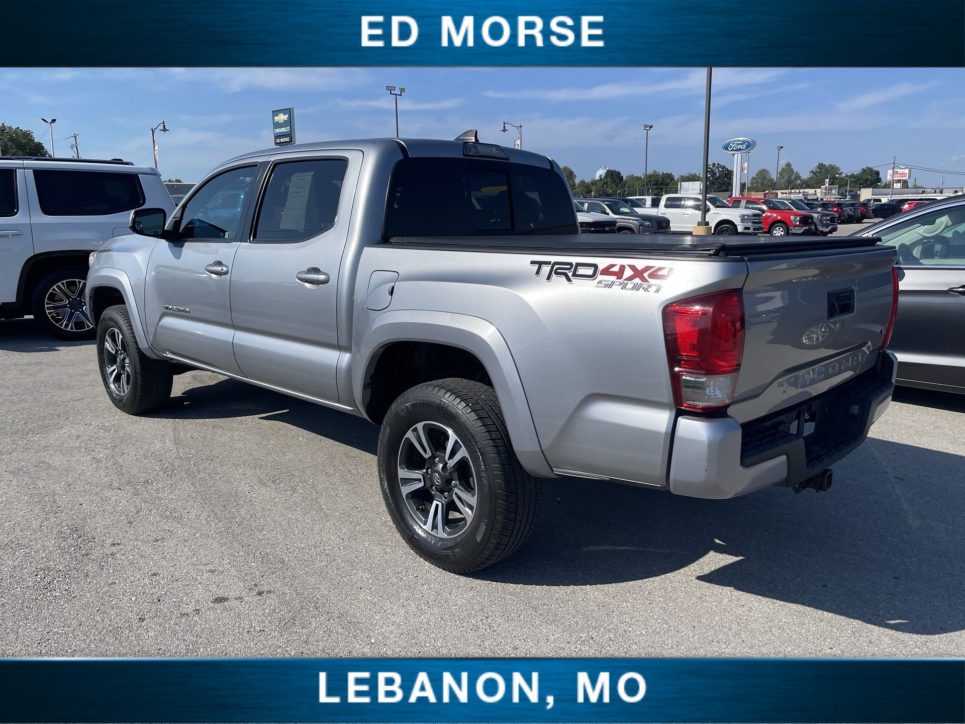 Used 2017 Toyota Tacoma TRD Sport w/ Tow Package (A/T) AWD/4WD image 6