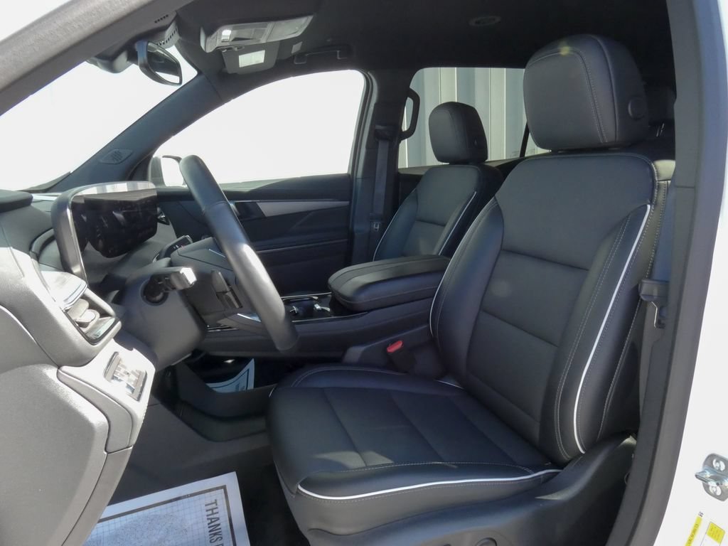 Used 2025 Buick Enclave Preferred AWD/4WD image 6