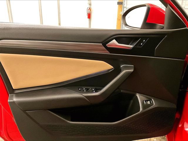 Used 2019 Volkswagen Jetta SEL w/ Cold Weather Package FWD image 22