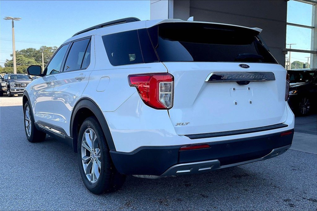 Certified 2023 Ford Explorer XLT RWD image 4