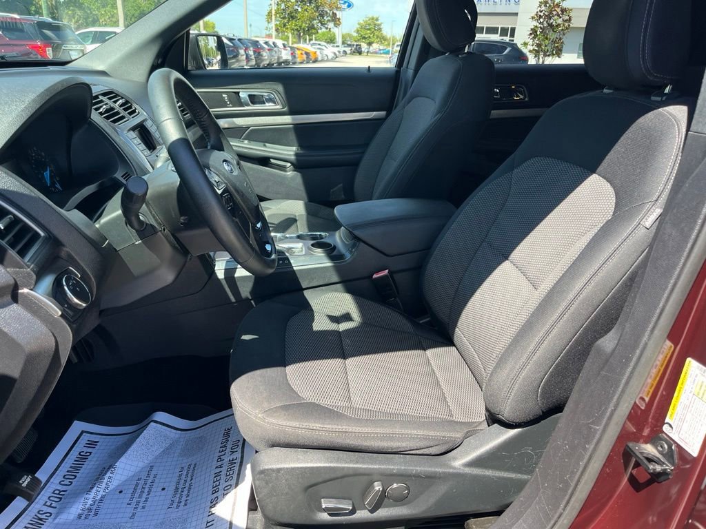 Certified 2018 Ford Explorer XLT FWD image 14