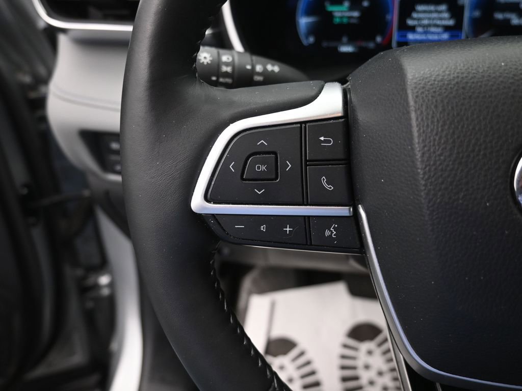 Used 2024 Toyota Highlander Platinum image 28