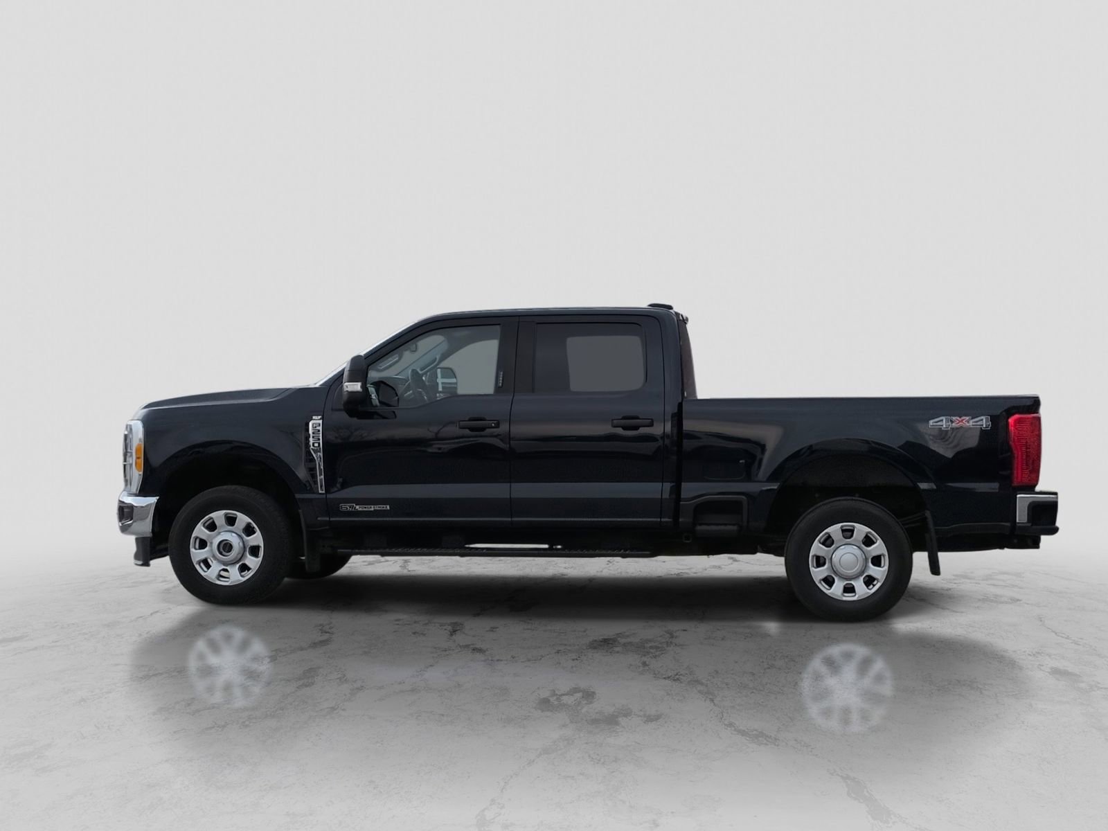 Certified 2023 Ford F250 XLT AWD/4WD image 3