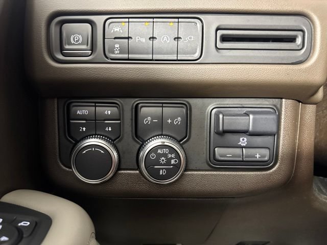Used 2021 GMC Yukon XL SLT w/ SLT Luxury Plus Package AWD/4WD image 17