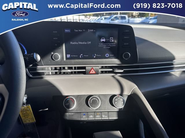 Used 2024 Hyundai Elantra SE image 25