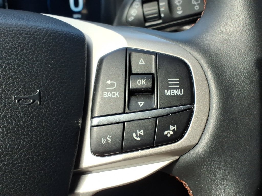 Certified 2026 Ford Explorer Active AWD/4WD image 9