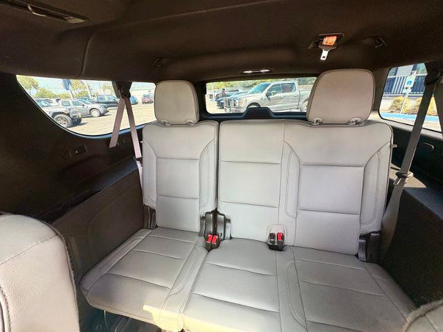 Used 2023 GMC Yukon XL SLT w/ SLT Premium Package AWD/4WD image 10