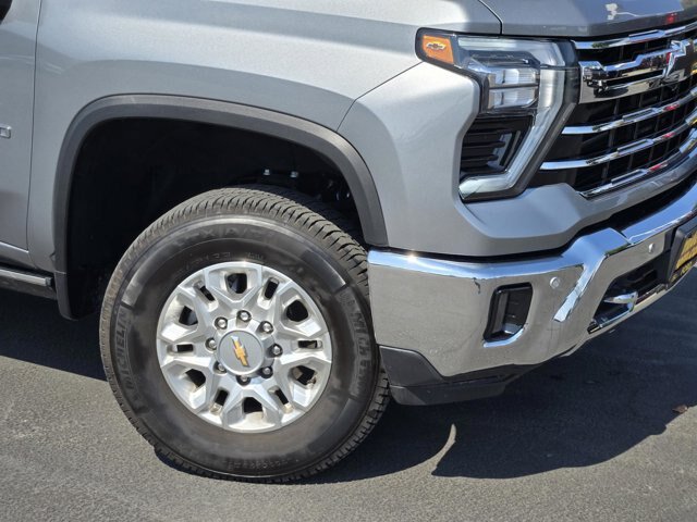 Used 2024 Chevrolet Silverado 2500 LTZ w/ LTZ Plus Package AWD/4WD image 9