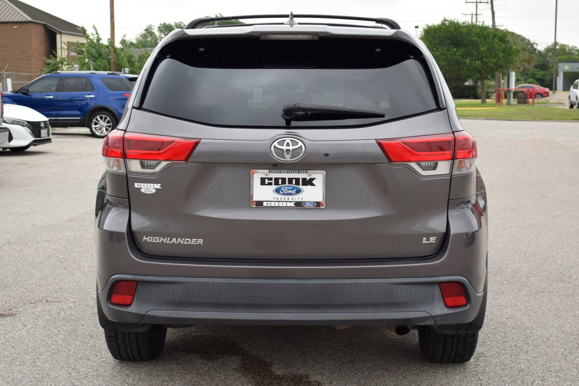 Used 2019 Toyota Highlander Plus FWD image 5
