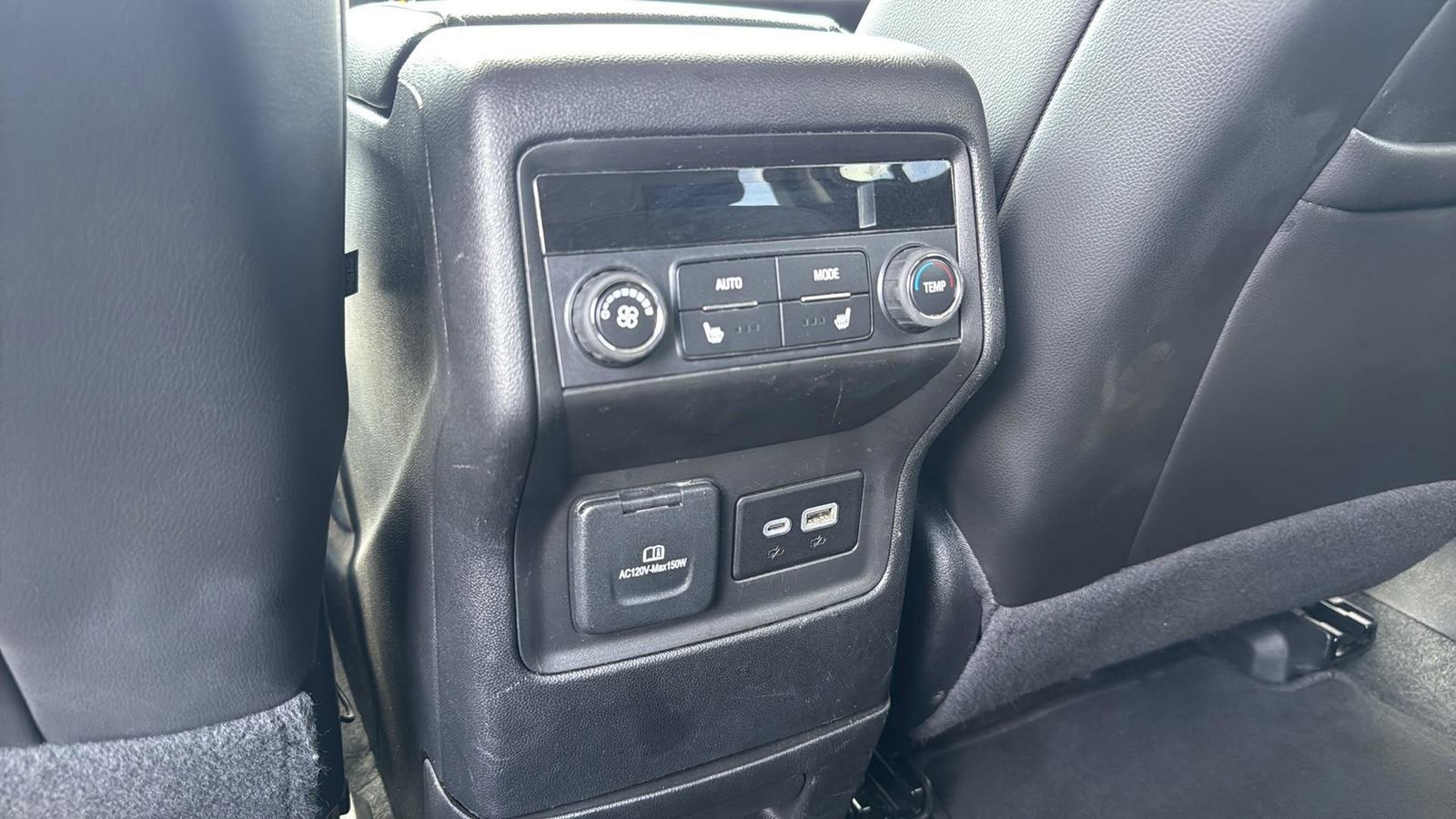 Used 2023 GMC Acadia Denali image 28