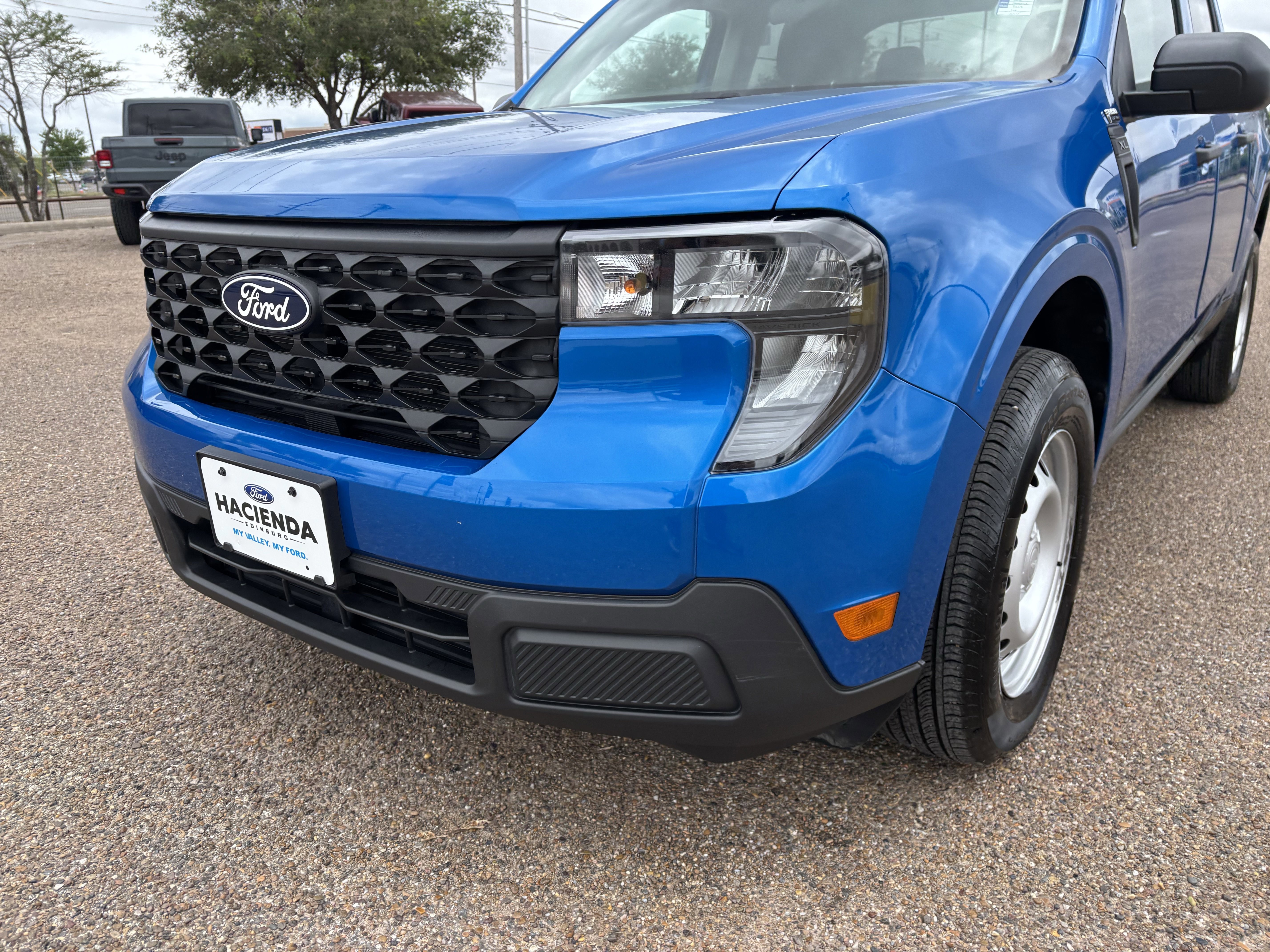 Certified 2025 Ford Maverick XL FWD image 2