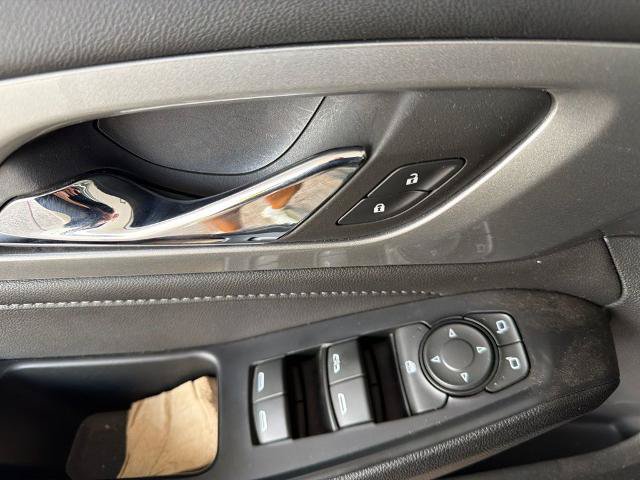 Used 2023 Chevrolet Traverse LT FWD image 8