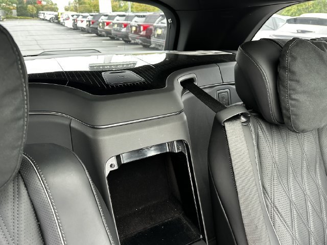 Used 2024 Mercedes-Benz Maybach GLS 600 4MATIC image 42