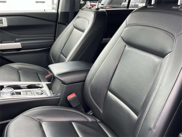 Certified 2022 Ford Explorer XLT w/ Equipment Group 202A image 30